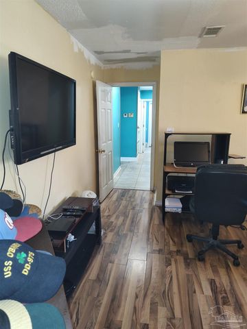 135 Valdosta Ave, Pensacola, FL 32507