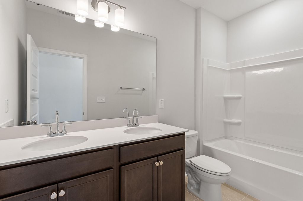 Image 28 of property listing at 217 Crosswick Street, Summerville, SC 29483