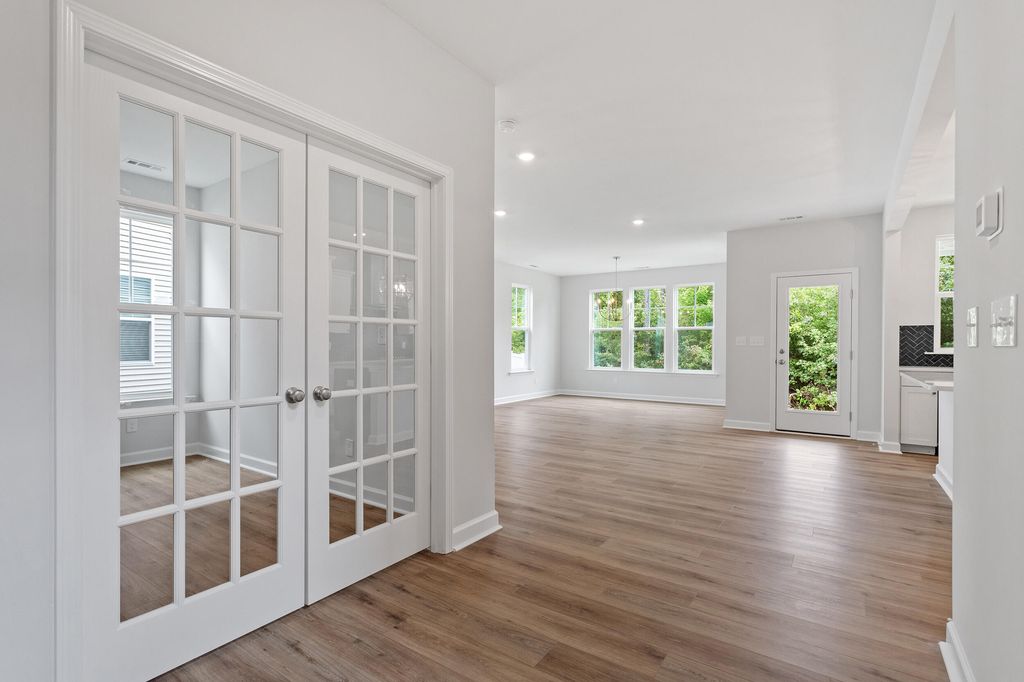Image 5 of property listing at 217 Crosswick Street, Summerville, SC 29483