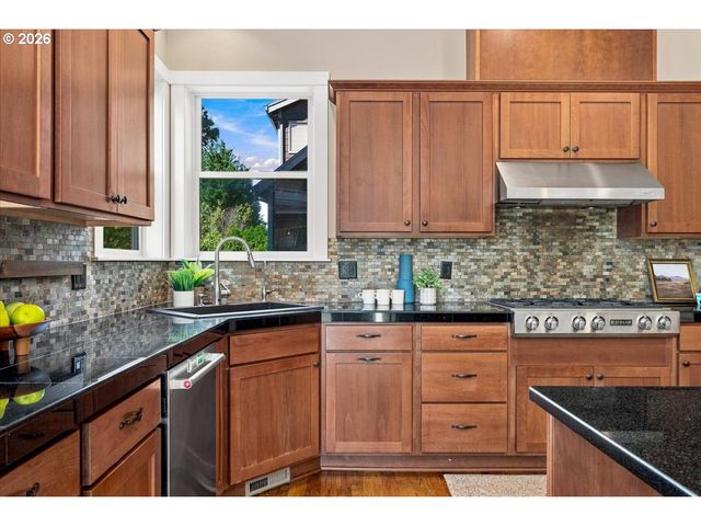 10766 Nw JORDAN Ln, Portland, OR 97210