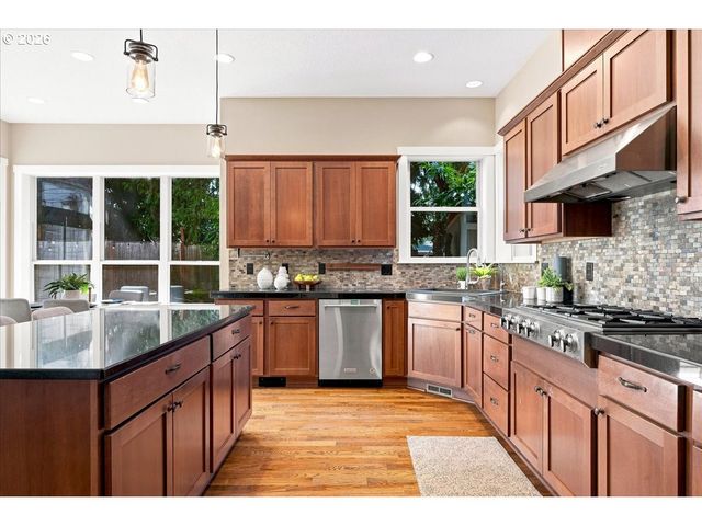 10766 Nw JORDAN Ln, Portland, OR 97210