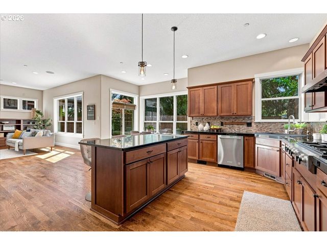 10766 Nw JORDAN Ln, Portland, OR 97210