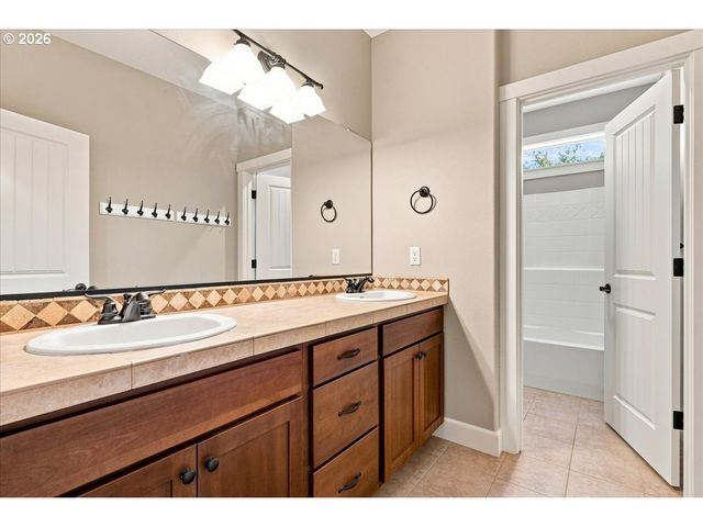 10766 Nw JORDAN Ln, Portland, OR 97210
