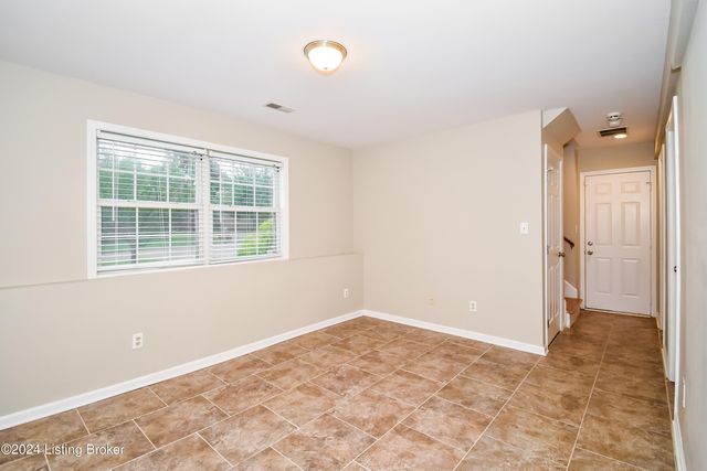 4662 Shenandoah Dr, Louisville, KY 40241