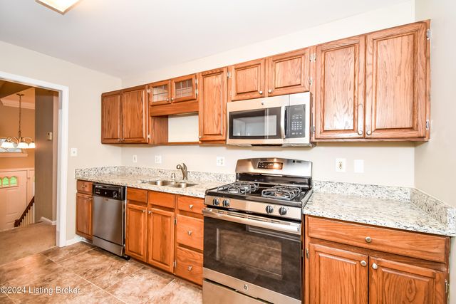 4662 Shenandoah Dr, Louisville, KY 40241