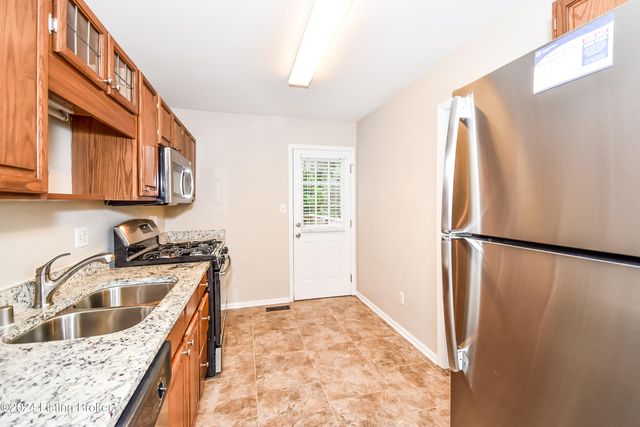 4662 Shenandoah Dr, Louisville, KY 40241