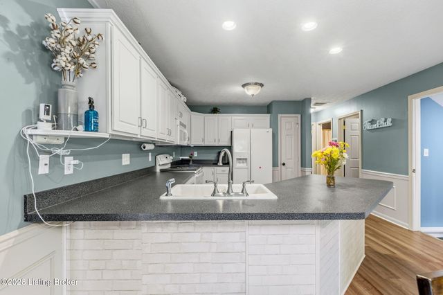 11808 Oak Bay Dr, Louisville, KY 40245