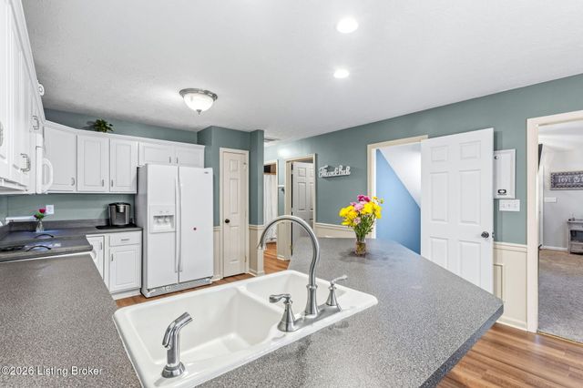 11808 Oak Bay Dr, Louisville, KY 40245