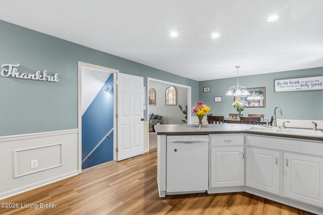 11808 Oak Bay Dr, Louisville, KY 40245
