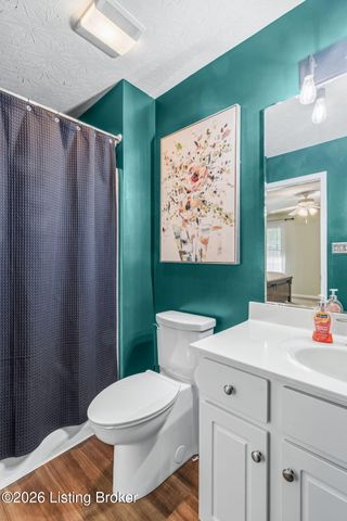 11808 Oak Bay Dr, Louisville, KY 40245