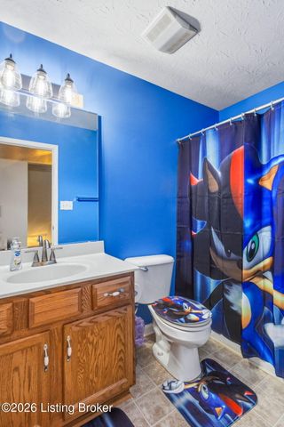 11808 Oak Bay Dr, Louisville, KY 40245