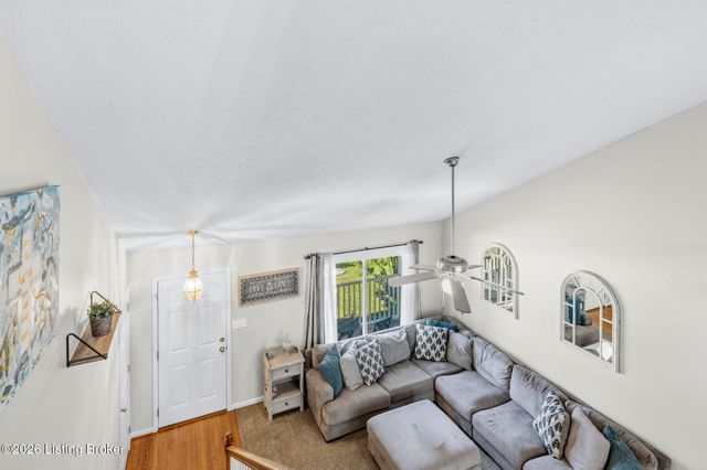 11808 Oak Bay Dr, Louisville, KY 40245
