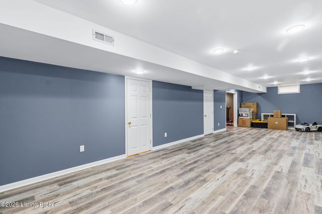 11808 Oak Bay Dr, Louisville, KY 40245