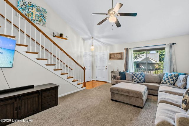 11808 Oak Bay Dr, Louisville, KY 40245