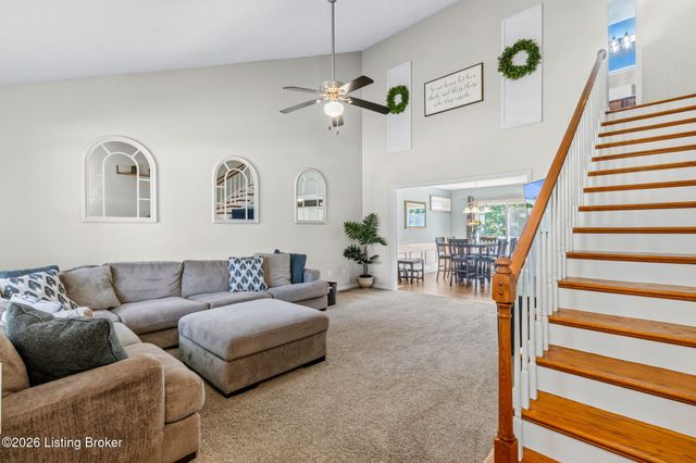 11808 Oak Bay Dr, Louisville, KY 40245