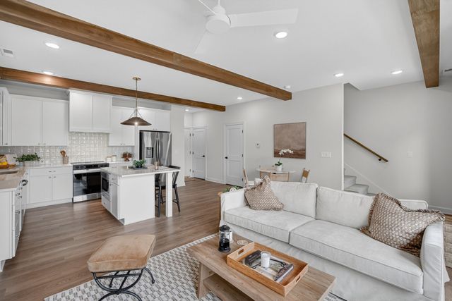 932 Peak Drive, West Des Moines, IA 50266