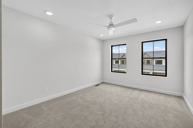 932 Peak Drive, West Des Moines, IA 50266