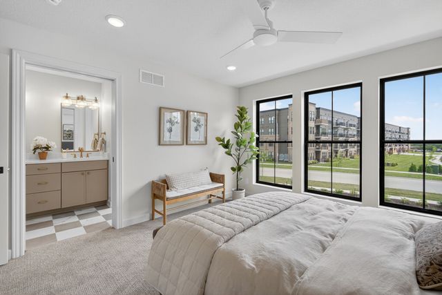 932 Peak Drive, West Des Moines, IA 50266