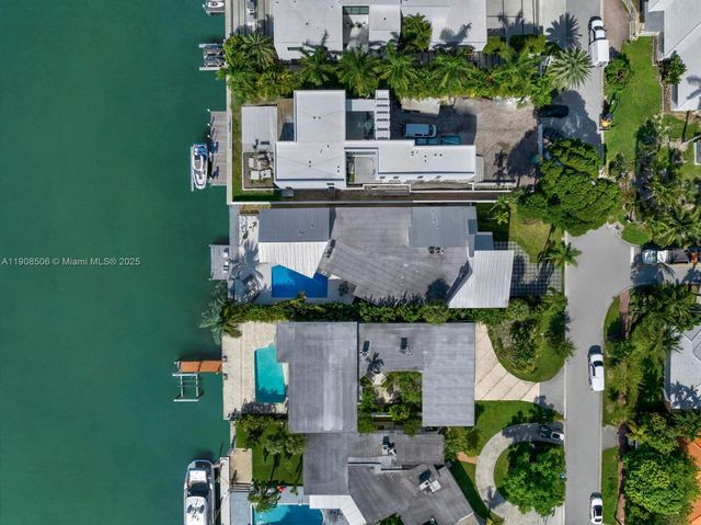 1040 S Shore Dr, Miami Beach, FL 33141