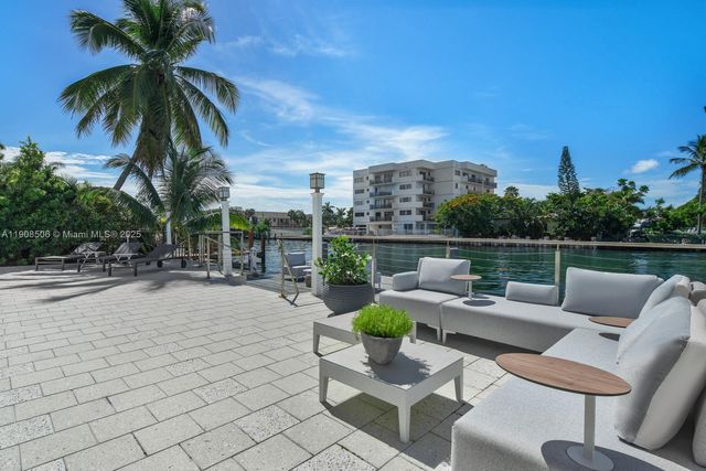 1040 S Shore Dr, Miami Beach, FL 33141