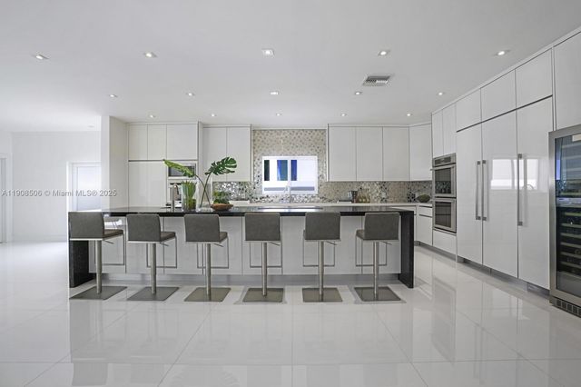 1040 S Shore Dr, Miami Beach, FL 33141