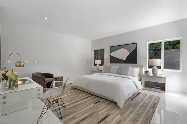 1040 S Shore Dr, Miami Beach, FL 33141