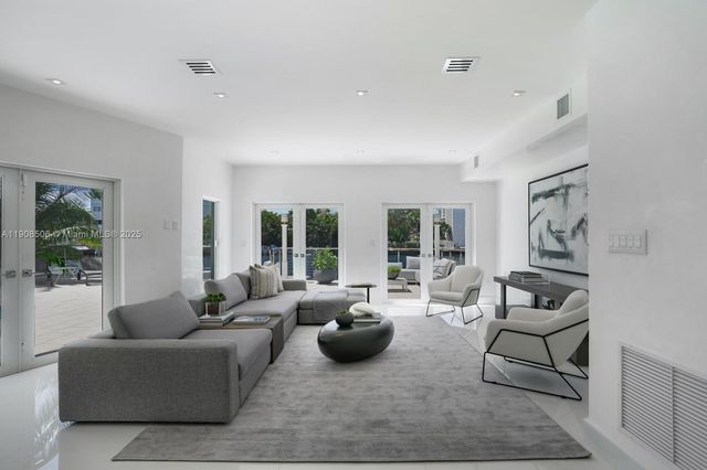 1040 S Shore Dr, Miami Beach, FL 33141