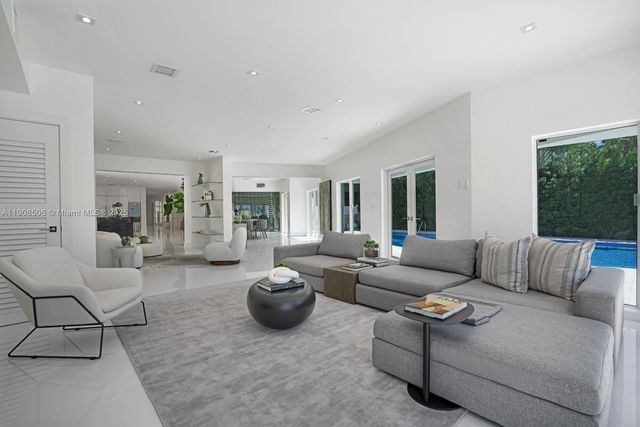 1040 S Shore Dr, Miami Beach, FL 33141