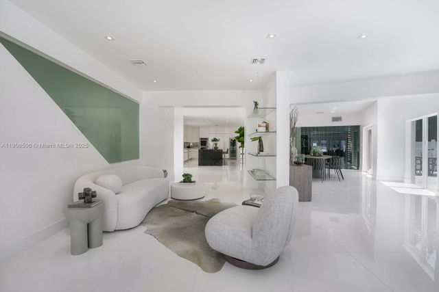 1040 S Shore Dr, Miami Beach, FL 33141