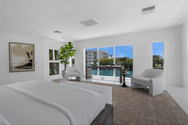 1040 S Shore Dr, Miami Beach, FL 33141