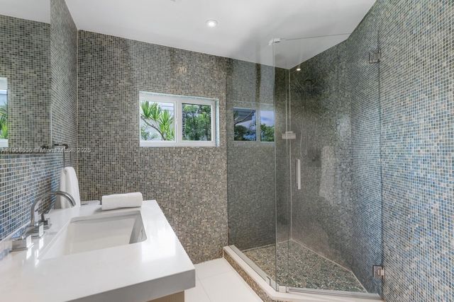 1040 S Shore Dr, Miami Beach, FL 33141