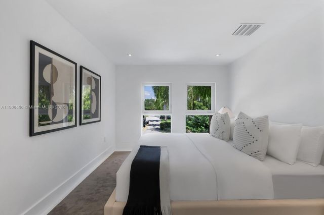 1040 S Shore Dr, Miami Beach, FL 33141