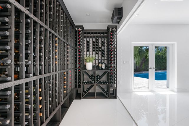 1040 S Shore Dr, Miami Beach, FL 33141