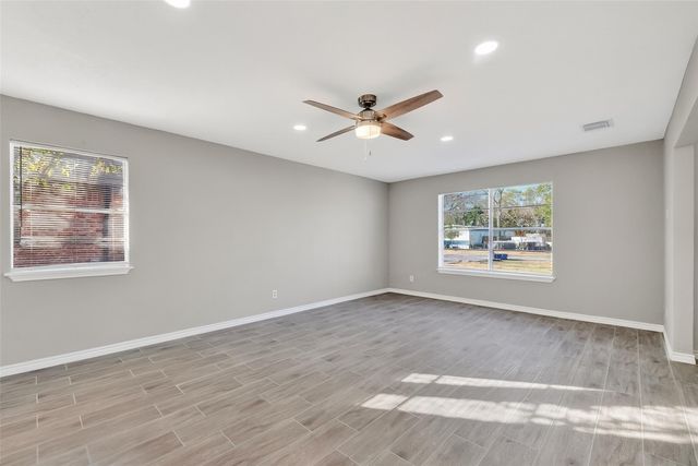 4610 36th Street E, Dickinson, TX 77539