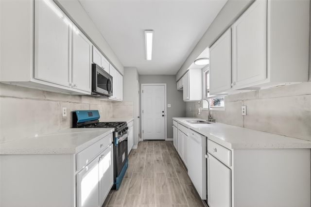 4610 36th Street E, Dickinson, TX 77539