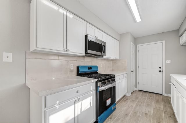 4610 36th Street E, Dickinson, TX 77539