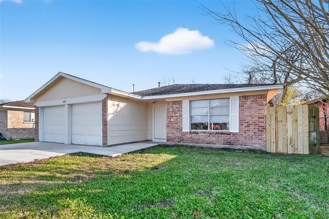 4610 36th Street E, Dickinson, TX 77539