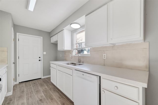 4610 36th Street E, Dickinson, TX 77539