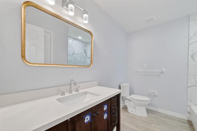 4610 36th Street E, Dickinson, TX 77539