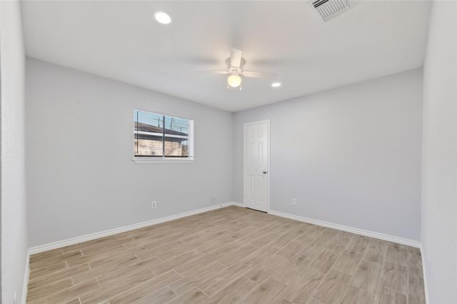 4610 36th Street E, Dickinson, TX 77539