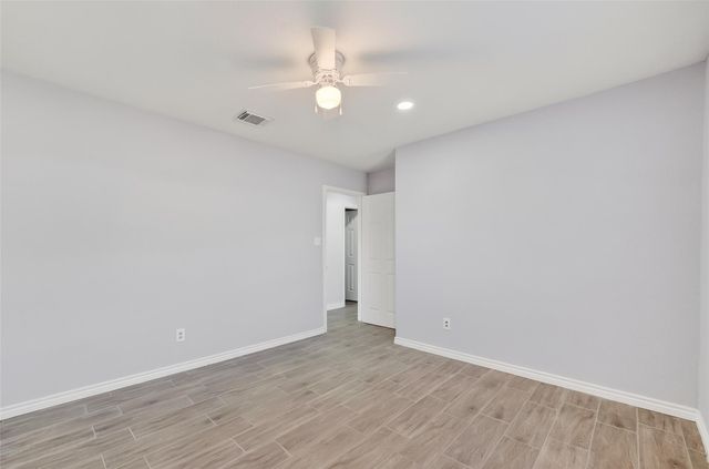 4610 36th Street E, Dickinson, TX 77539