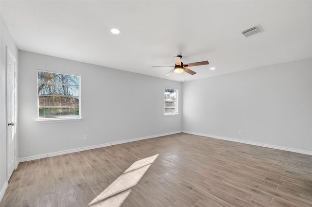 4610 36th Street E, Dickinson, TX 77539