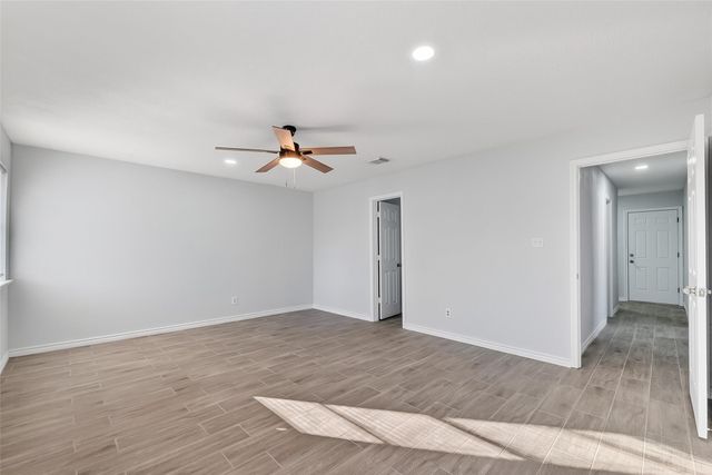 4610 36th Street E, Dickinson, TX 77539