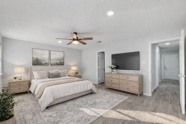 4610 36th Street E, Dickinson, TX 77539