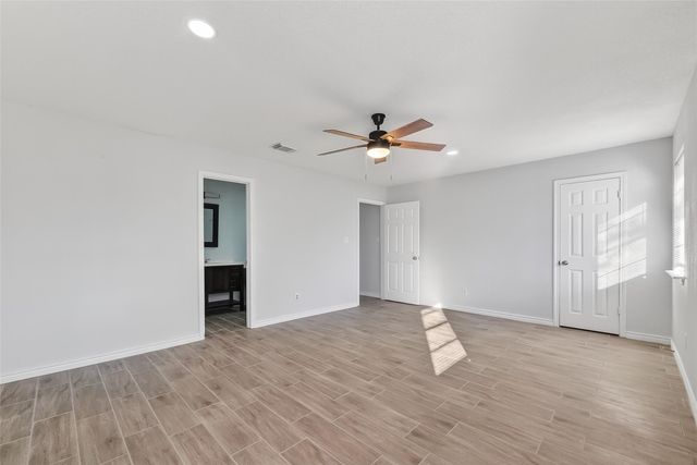 4610 36th Street E, Dickinson, TX 77539