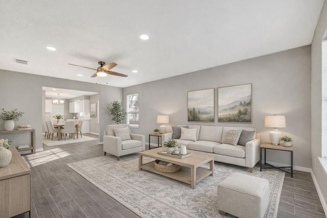 4610 36th Street E, Dickinson, TX 77539