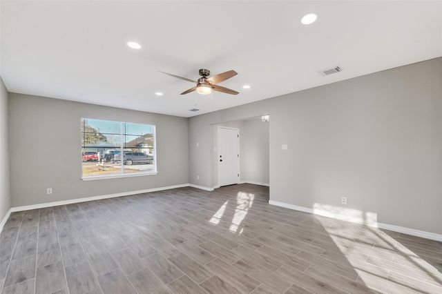 4610 36th Street E, Dickinson, TX 77539