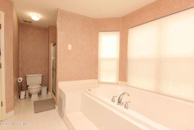 33 Austin Street, Tinton Falls, NJ 07712