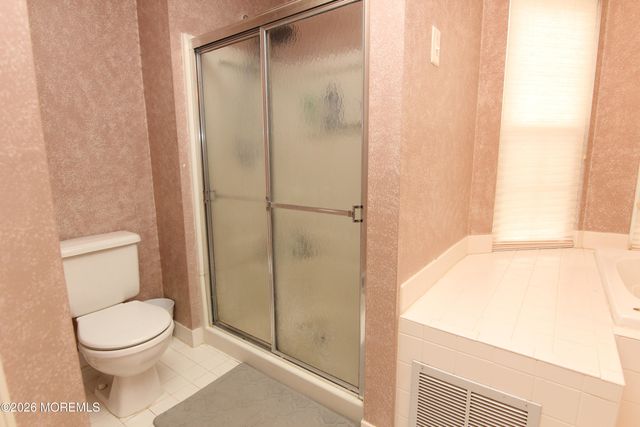 33 Austin Street, Tinton Falls, NJ 07712