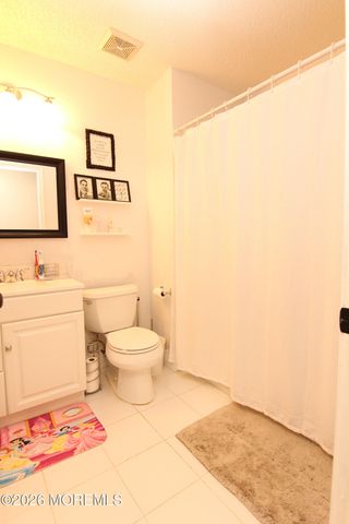 33 Austin Street, Tinton Falls, NJ 07712